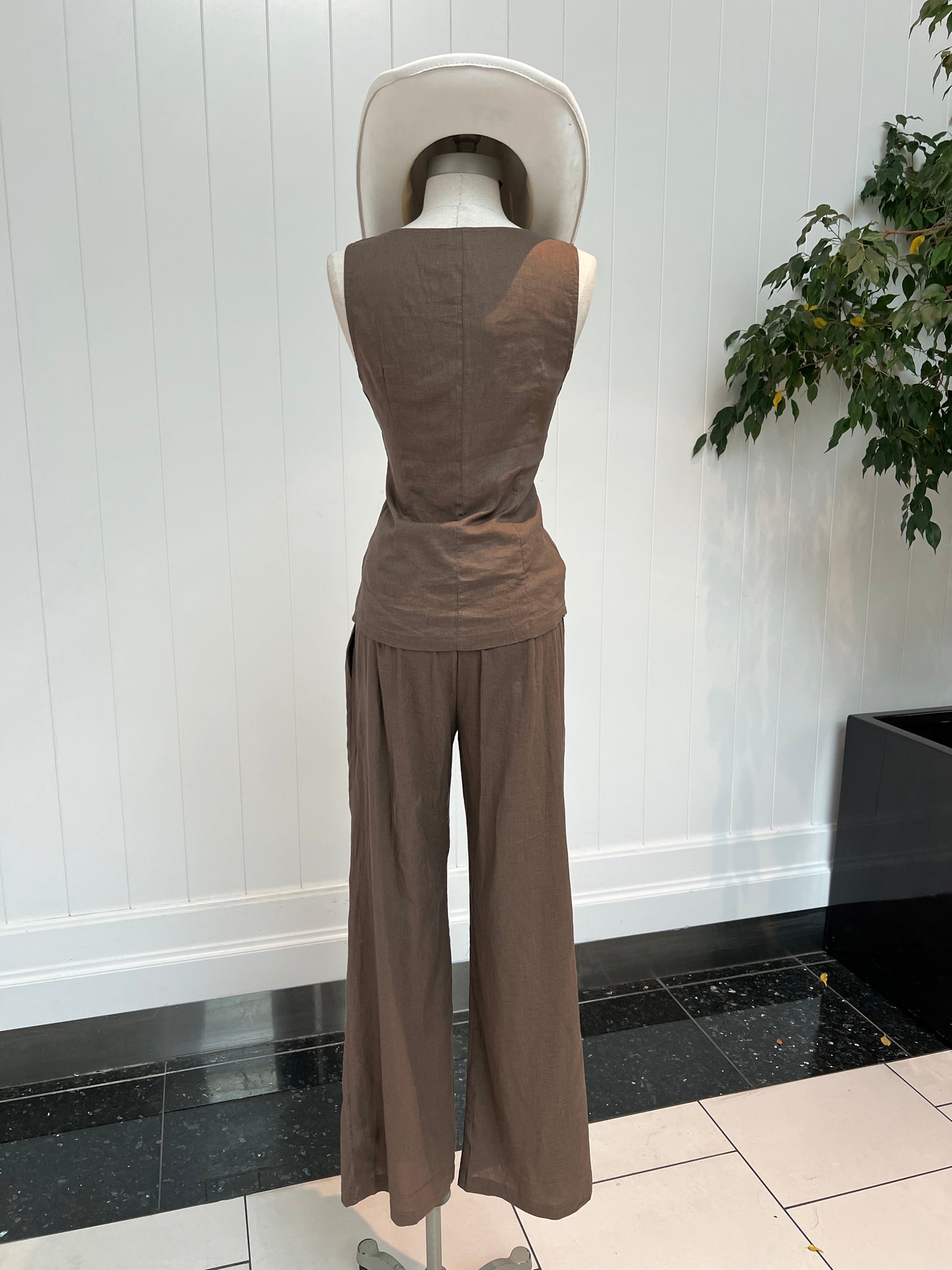 Next Destination Linen Set